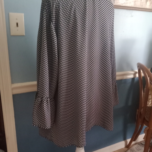 Como Black women's blouse black/white polka dot top long ruffle sleeve, size 3X - Picture 4 of 5